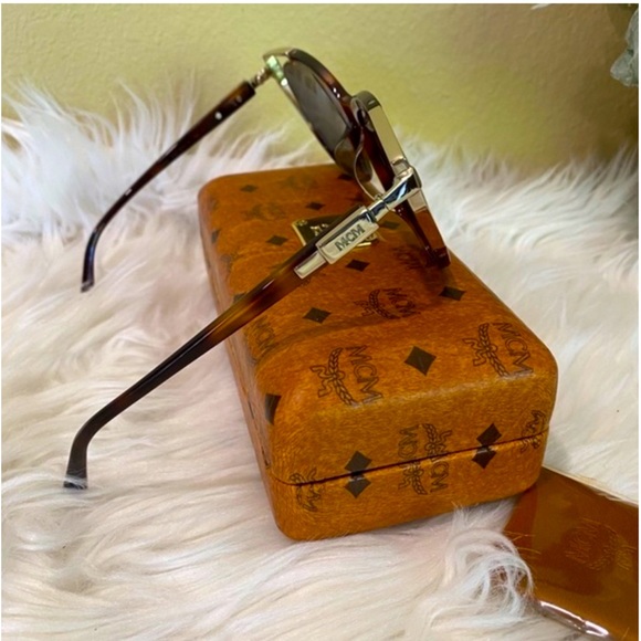 Brand New MCM Unisex 57mm Cat Eye Sunglasses with MCM Cloth and Care Booklet - Picture 8 of 11